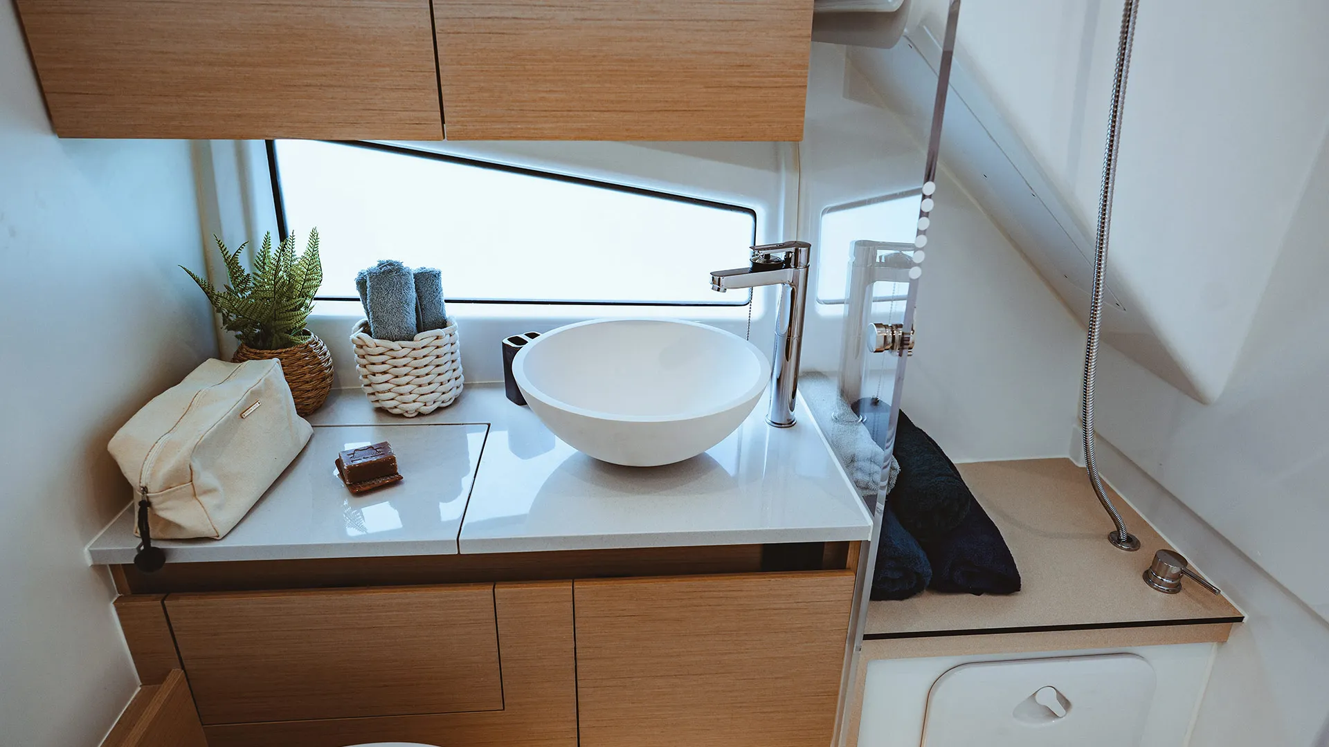 DELPHIA_10_LOUNGETOP_IMAGE_INTERIOR_BALATON_2