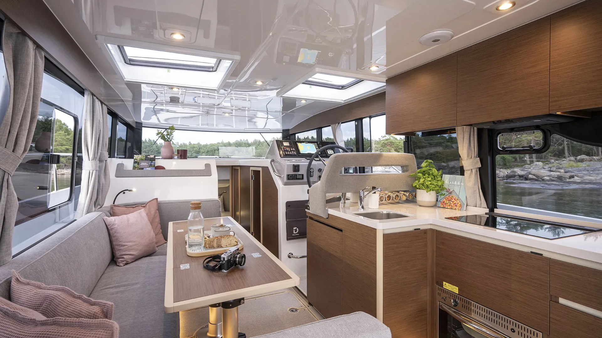 DELPHIA_11_SEDAN_IMAGE_INTERIOR_FINLAND_14