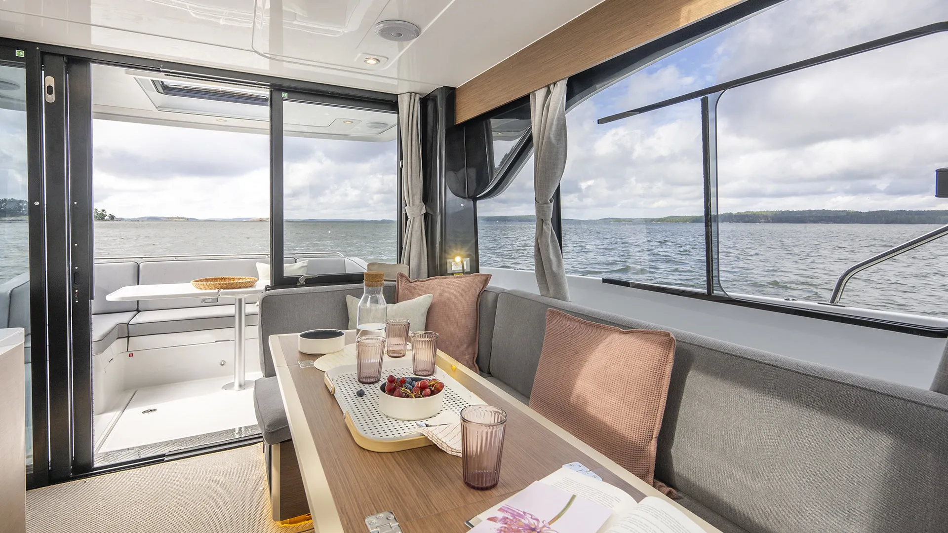 DELPHIA_11_SEDAN_IMAGE_INTERIOR_FINLAND_9