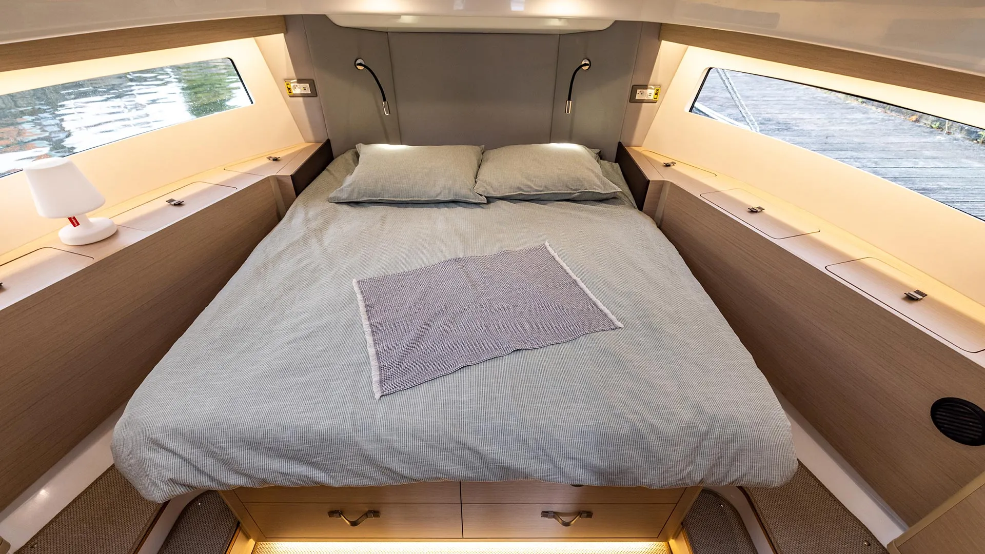 DELPHIA_11_SEDAN_IMAGE_INTERIOR_NETHERLANDS_2