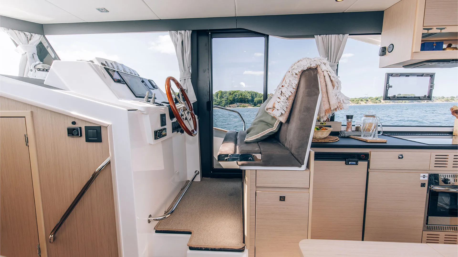 DELPHIA_12_FLYLOUNGE_IMAGE_BALTICSEA_INTERIOR_13