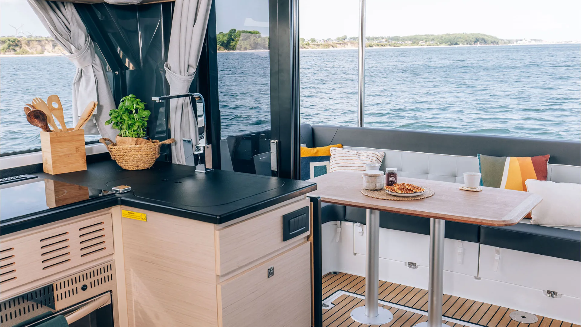 DELPHIA_12_FLYLOUNGE_IMAGE_BALTICSEA_INTERIOR_16