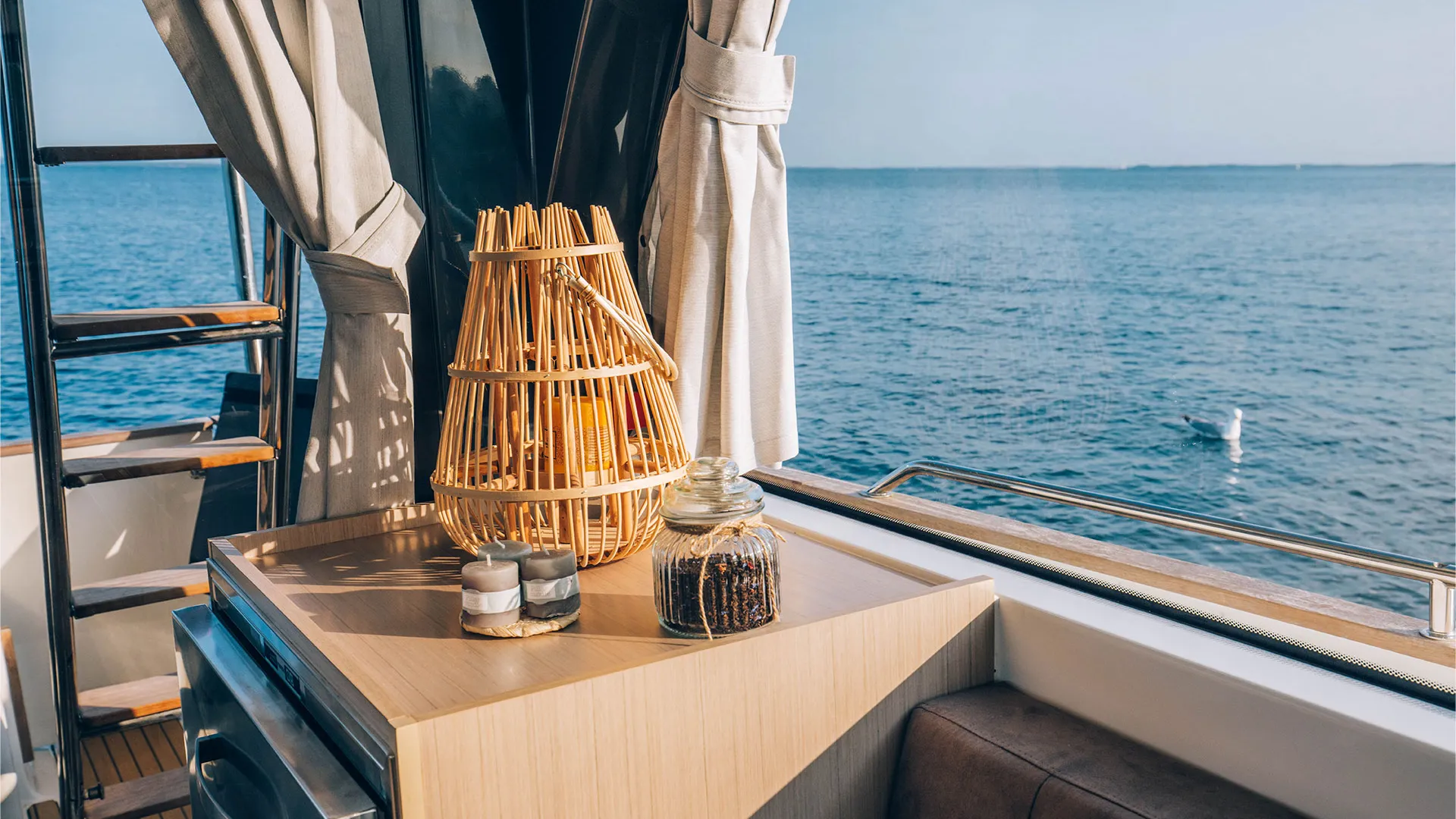 DELPHIA_12_FLYLOUNGE_IMAGE_BALTICSEA_INTERIOR_24