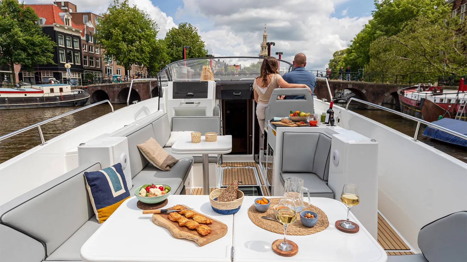 DELPHIA_10_LOUNGE_IMAGE_EXTERIOR_AMSTERDAM_12