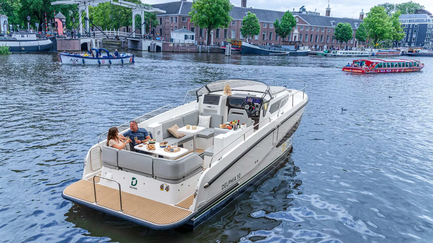 DELPHIA_10_LOUNGE_IMAGE_EXTERIOR_AMSTERDAM_17