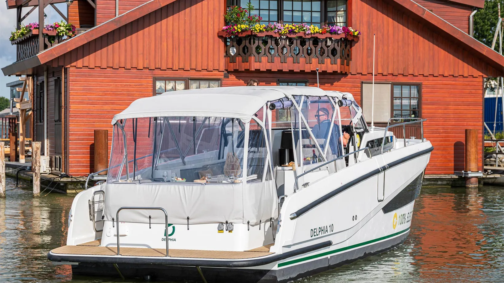 DELPHIA_10_LOUNGE_IMAGE_EXTERIOR_AMSTERDAM_59