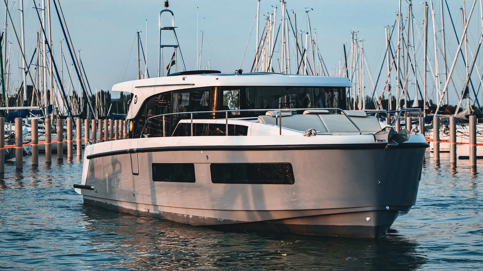 DELPHIA_11_SEDAN_IMAGE_EXTERIOR_BALATON_25