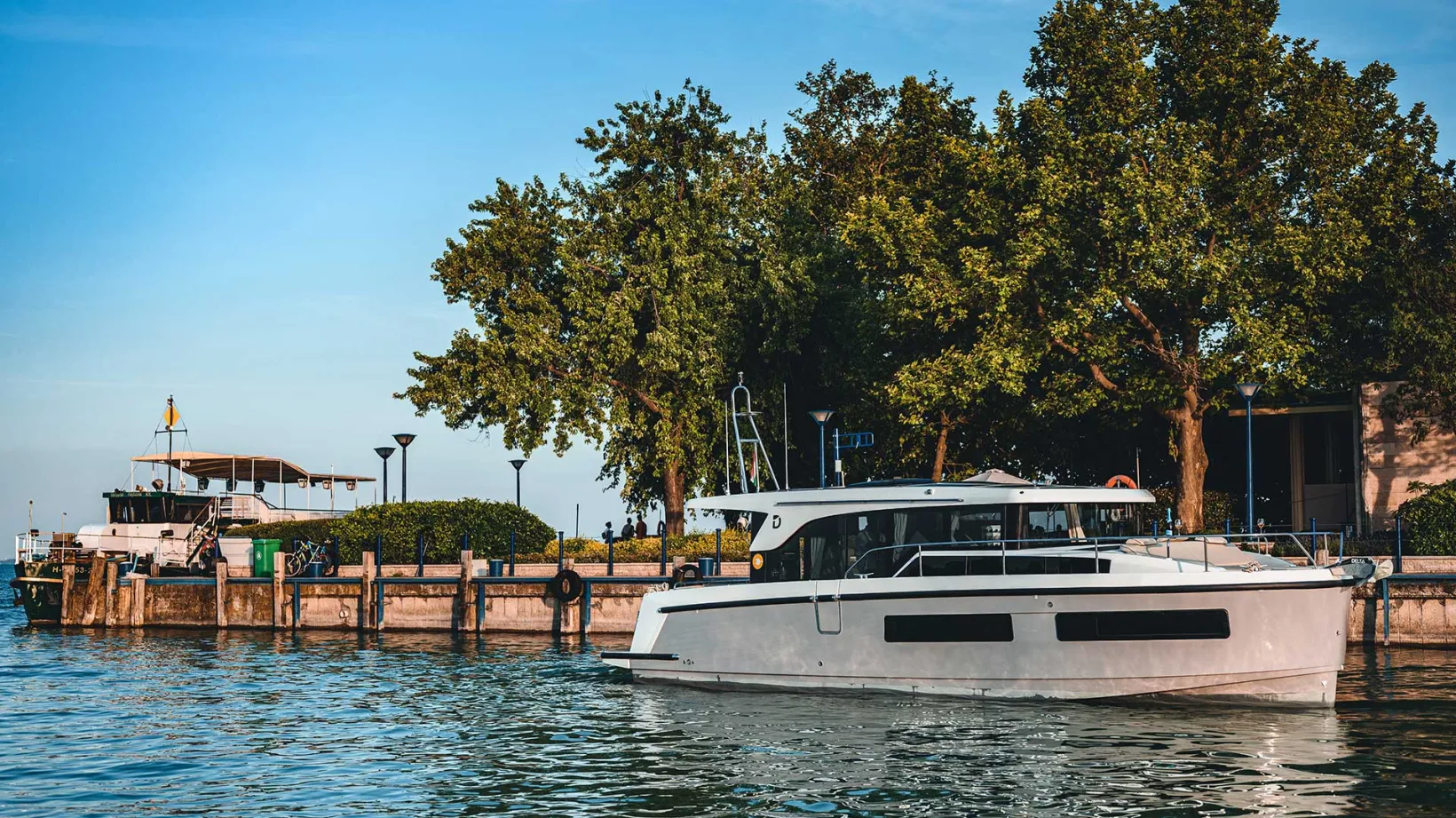 DELPHIA_11_SEDAN_IMAGE_EXTERIOR_BALATON_8