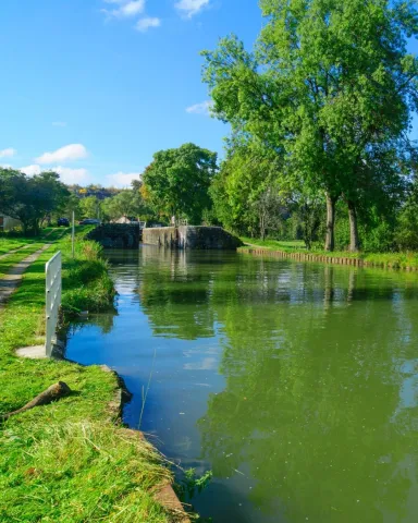 picture canal de bourgogne