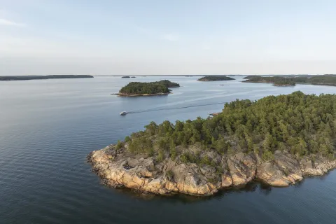 DELPHIA_11_SEDAN_IMAGE_EXTERIOR_FINLAND