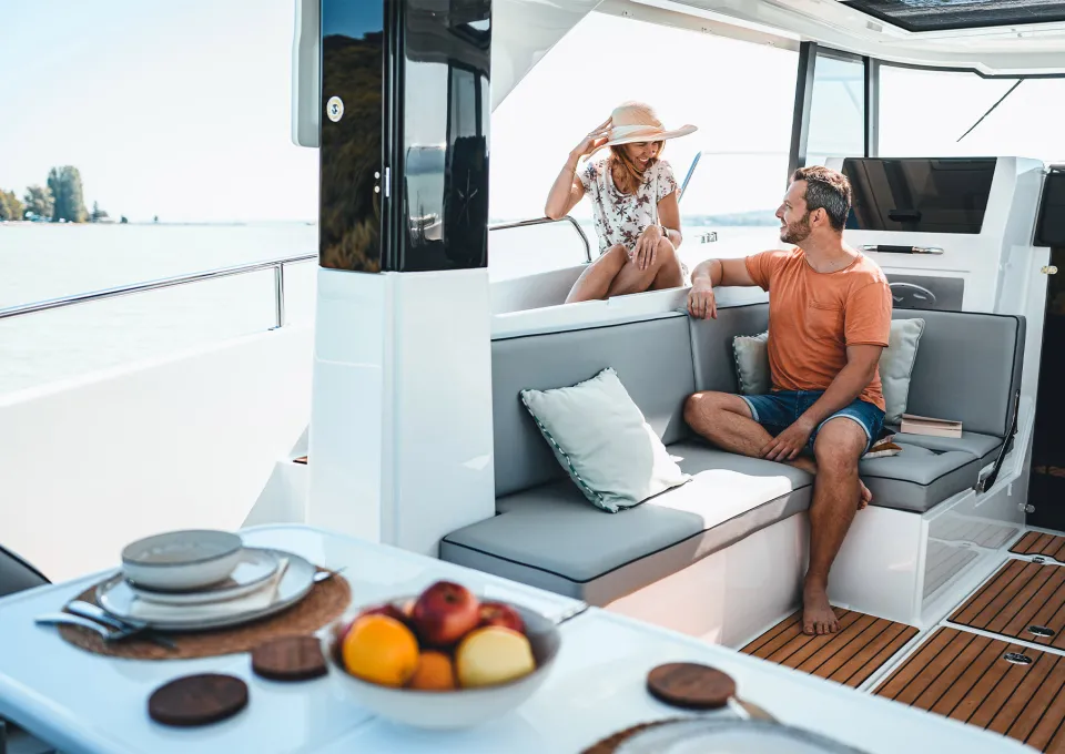 DELPHIA_10_LOUNGETOP_IMAGE_LIFESTYLE_BALATON