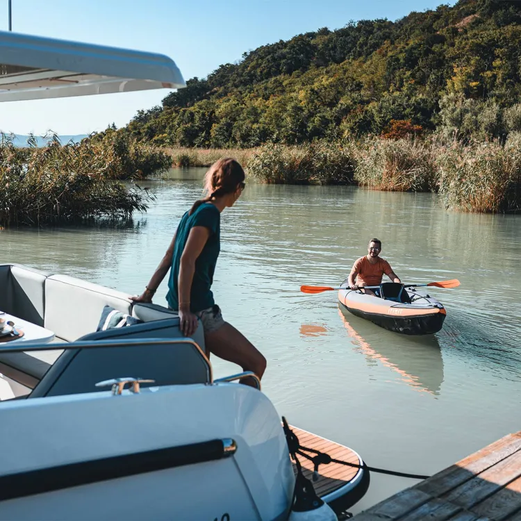 DELPHIA_10_LOUNGETOP_IMAGE_LIFESTYLE_BALATON